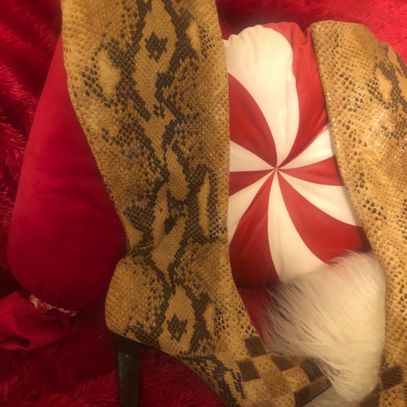 Holiday price drop Like New Carlos Santana Snakeskin print knee high boot - Picture 4 of 6